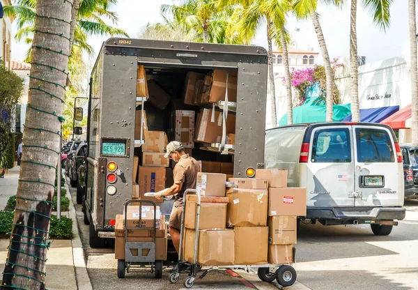 Palm Beach Florida February 2022 Ups Driver Delivers Packages Luxury — Stock Fotó
