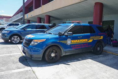 St. THOMAS, ABD VIRGIN Adaları - 4 Nisan 2022: Virgin Adaları Liman İdaresi Polisi, ABD Virjin Adaları 'ndaki Charlotte Amalie' de bulunan Cyril E. King Havalimanı 'nda güvenlik sağlar.