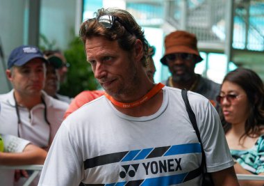 MIAMI GARDENS, FLORIDA - APRIL 1, 2022: Arjantinli eski tenisçi David Nalbandian Miami 'deki Hard Rock Stadyumu' nda 2022 Miami Open 'a katıldı. O artık Miomir Kecmanoviç 'in teknik direktörü.