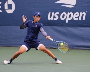 NEW YORK - 11 Eylül 2021 ABD Açık Erkekler finalisti Shang Juncheng, New York 'taki Billie Jean King Ulusal Tenis Merkezi' nde oynanan final maçında