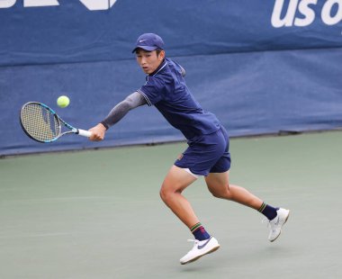 NEW YORK - 11 Eylül 2021 ABD Açık Erkekler finalisti Shang Juncheng, New York 'taki Billie Jean King Ulusal Tenis Merkezi' nde oynanan final maçında