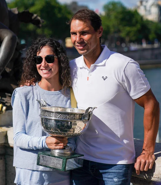 2022年6月6日 Roland Garros 2022年西班牙冠军Rafael Nadal和他的妻子Maria Francisca Perello在法国巴黎亚历山大港三世 Pont Alexandre Iii — 图库照片