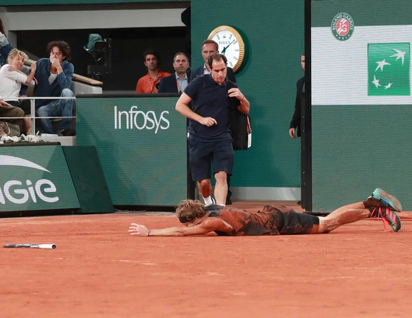 Paris Frankreich Juni 2022 Der Verletzte Deutsche Tennisspieler Alexander Zverev — Stockfoto