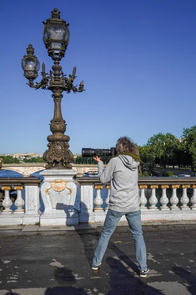 Paris France June 2022 Photographer Taking Romantic Pictures Couple Pont — Stock Photo, Image