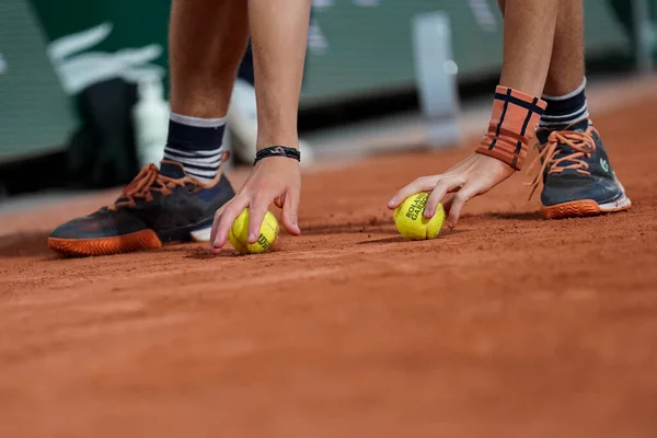 Paris Frankreich Mai 2022 Balljunge Fängt Wilson Roland Garros Tennisball — Stockfoto
