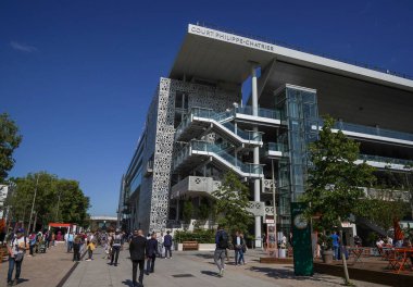 PARIS, FRANCE - 31 Mayıs 2022: Paris, Fransa 'da Roland Garros 2022 sırasında Le Stade Roland Garros' ta Philippe Chatrier Sarayı