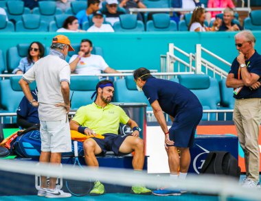 MIAMI GARDENS, FLORIDA - 27 Mart 2022: İtalyan profesyonel tenisçi Fabio Fognini Miami Gardens, Florida 'da 2022 Miami Open' da oynanan 32.