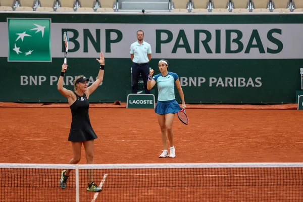 フランス 2022年6月3日 フランス パリで開催された2022年ローランド ガロスの女子ダブルス準決勝で テニス選手のクリスティーナ ムラデノビッチ とキャロライン ガルシアが活躍 — ストック写真