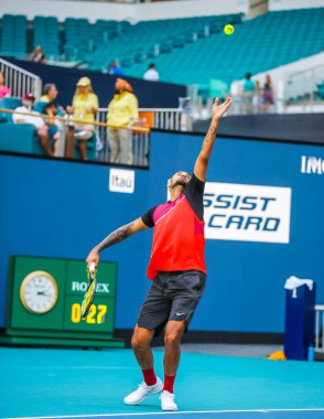 MIAMI GARDENS, FLORIDA - 27 Mart 2022: Avustralyalı profesyonel tenisçi Nick Kyrgios Miami 'deki Hard Rock Stadyumu 32.