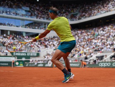 PARIS, FRANCE - 5 Haziran 2022: İspanya Grand Slam şampiyonu Rafael Nadal, 2022 'de Fransa' nın Paris kentinde Norveçli Casper Ruud 'a karşı oynadığı son maçta