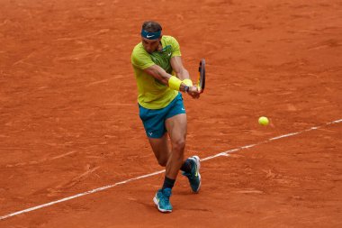 PARIS, FRANCE - 5 Haziran 2022: İspanya Grand Slam şampiyonu Rafael Nadal, 2022 'de Fransa' nın Paris kentinde Norveçli Casper Ruud 'a karşı oynadığı son maçta