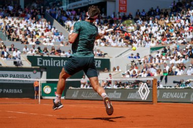 PARIS, FRANCE - 5 Haziran 2022: Norveç 'ten profesyonel tenisçi Casper Ruud, İspanya' dan Rafael Nadal ile 2022 'de Paris, Fransa' da oynanan final maçında
