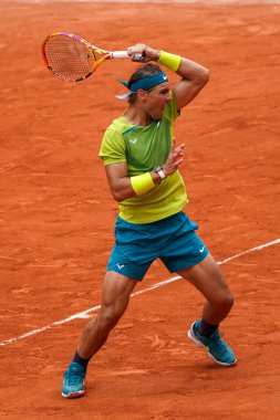 PARIS, FRANCE - 5 Haziran 2022: İspanya Grand Slam şampiyonu Rafael Nadal, 2022 'de Fransa' nın Paris kentinde Norveçli Casper Ruud 'a karşı oynadığı son maçta