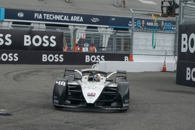 NEW YORK - 10 Temmuz 2021: ROKiT Venturi Yarış Takımı 'ndan Edoardo Mortara (48) 2021 ABB Formula E Dünya Şampiyonası' nda Formula E-Prix 10 yarışında Red Hook