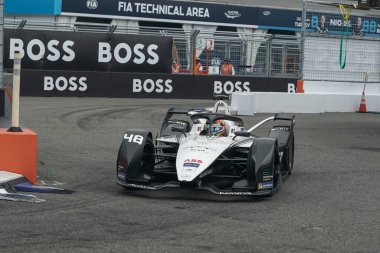 NEW YORK - 10 Temmuz 2021: ROKiT Venturi Yarış Takımı 'ndan Edoardo Mortara (48) 2021 ABB Formula E Dünya Şampiyonası' nda Formula E-Prix 10 yarışında Red Hook