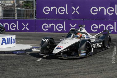 NEW YORK - 10 Temmuz 2021: ROKiT Venturi Yarış Takımı 'ndan Edoardo Mortara (48) 2021 ABB Formula E Dünya Şampiyonası' nda Formula E-Prix 10 yarışında Red Hook