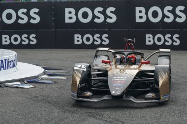 NEW YORK - 10 Temmuz 2021: 2021 ABB Formula E Dünya Şampiyonası New York E-Prix yarışı 10 yarışında DS Techeetah Team 'in 2 kez FIA Formula E Dünya Şampiyonu Jean-Eric Vergne (25)