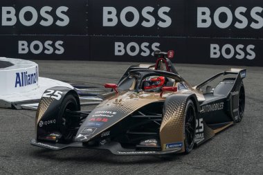 NEW YORK - 10 Temmuz 2021: 2021 ABB Formula E Dünya Şampiyonası New York E-Prix yarışı 10 yarışında DS Techeetah Team 'in 2 kez FIA Formula E Dünya Şampiyonu Jean-Eric Vergne (25)