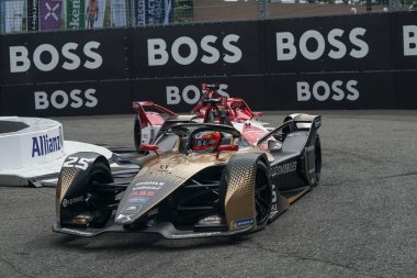 NEW YORK - 10 Temmuz 2021: 2021 ABB Formula E Dünya Şampiyonası New York E-Prix yarışı 10 yarışında DS Techeetah Team 'in 2 kez FIA Formula E Dünya Şampiyonu Jean-Eric Vergne (25)