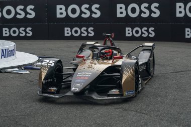 NEW YORK - 10 Temmuz 2021: 2021 ABB Formula E Dünya Şampiyonası New York E-Prix yarışı 10 yarışında DS Techeetah Team 'in 2 kez FIA Formula E Dünya Şampiyonu Jean-Eric Vergne (25)