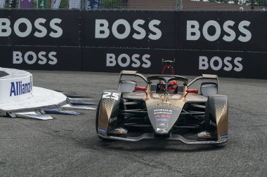 NEW YORK - 10 Temmuz 2021: 2021 ABB Formula E Dünya Şampiyonası New York E-Prix yarışı 10 yarışında DS Techeetah Team 'in 2 kez FIA Formula E Dünya Şampiyonu Jean-Eric Vergne (25)