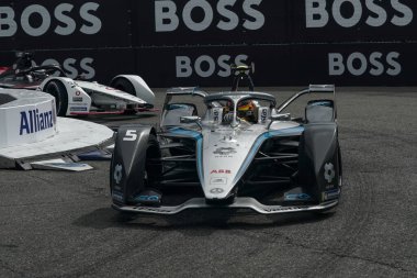 NEW YORK - 10 Temmuz 2021: Mercedes-EQ Formula E takımından Stoffel Vandoorne (5) 2021 ABB Formula E Dünya Şampiyonası 'nda Formula E-Prix 10 yarışında Red Hook