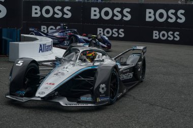 NEW YORK - 10 Temmuz 2021: Mercedes-EQ Formula E takımından Stoffel Vandoorne (5) 2021 ABB Formula E Dünya Şampiyonası 'nda Formula E-Prix 10 yarışında Red Hook