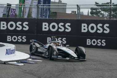 NEW YORK - 10 Temmuz 2021: Mercedes-EQ Formula E takımından Stoffel Vandoorne (5) 2021 ABB Formula E Dünya Şampiyonası 'nda Formula E-Prix 10 yarışında Red Hook
