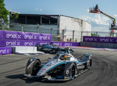 NEW YORK - 10 Temmuz 2021: Mercedes-EQ Formula E takımından Stoffel Vandoorne (5) 2021 ABB Formula E Dünya Şampiyonası 'nda Formula E-Prix 10 yarışında Red Hook