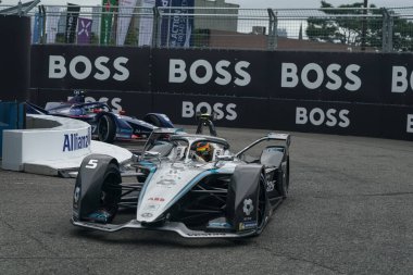 NEW YORK - 10 Temmuz 2021: Mercedes-EQ Formula E takımından Stoffel Vandoorne (5) 2021 ABB Formula E Dünya Şampiyonası 'nda Formula E-Prix 10 yarışında Red Hook