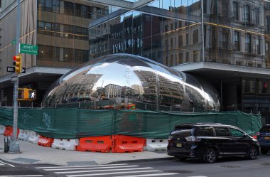 NEW YORK - JULY 9, 2022: Anish Kapoor's Bean Sculpture Nears Completion at 56 Leonard Street in Tribeca, Manhattan