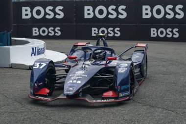 NEW YORK - 10 Temmuz 2021: Envision Yarış Takımı 'ndan Nick Cassidy (37) 2021 ABB Formula E Dünya Şampiyonası' nda Formula E-Prix yarışı 10 'da Red Hook