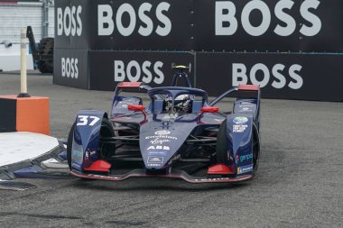 NEW YORK - 10 Temmuz 2021: Envision Yarış Takımı 'ndan Nick Cassidy (37) 2021 ABB Formula E Dünya Şampiyonası' nda Formula E-Prix yarışı 10 'da Red Hook