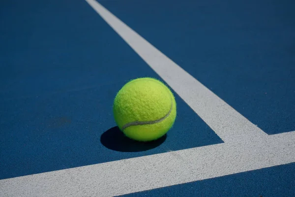 Tennis Ball Outdoor Court — Fotografia de Stock