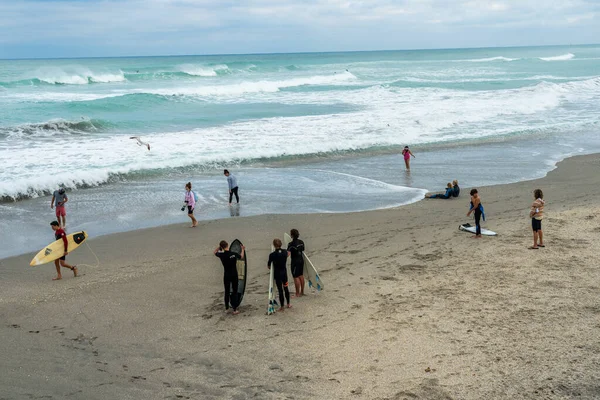 Juno Beach Florida January 2022 Surfers Juno Beach Pier South — Stock Photo, Image