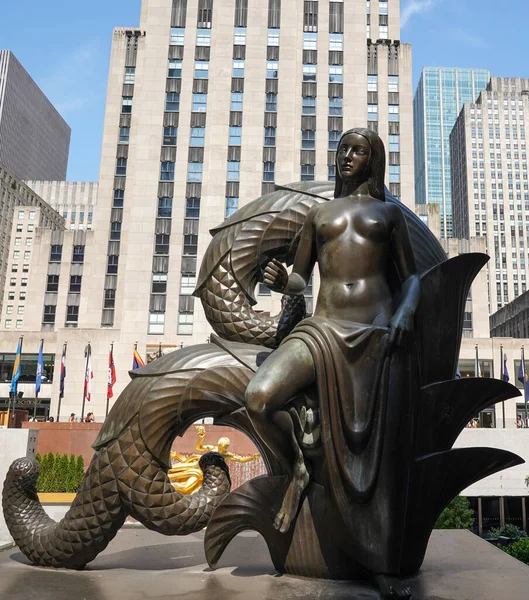 New York City July 2022 Maiden Prometheus Creation Statue Rockefeller — Stock Photo, Image