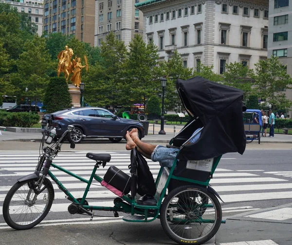 New York July 2022 Unidentified Velo Rickshaw Resting Front Plaza — Stockfoto