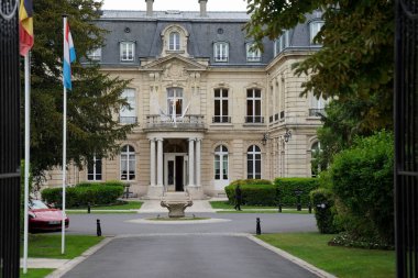 REIMS, FRANCE - 26 Mayıs 2022: Relais Chateaux ödüllü klasik Fransız oteli Domaine Les Crayeres, Reims 'deki Two Star Michelin restoranı Le Parc' ın evi