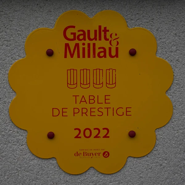 Reims Frankrijk Mei 2022 Gault Millau Franse Restaurantgids Plaquette Bij — Stockfoto