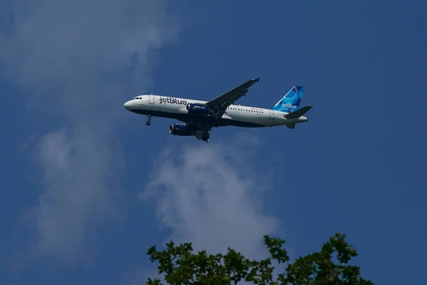New York July 2022 Jetblue Airbus A320 Descending Landing Jfk — Stock Photo, Image