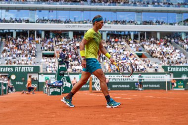 PARIS, FRANCE - 5 Haziran 2022: İspanya Grand Slam şampiyonu Rafael Nadal, 2022 'de Fransa' nın Paris kentinde Norveçli Casper Ruud 'a karşı oynadığı son maçta