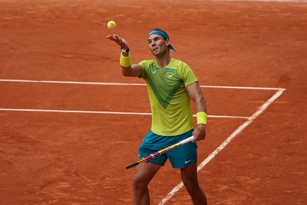 PARIS, FRANCE - 5 Haziran 2022: İspanya Grand Slam şampiyonu Rafael Nadal, 2022 'de Fransa' nın Paris kentinde Norveçli Casper Ruud 'a karşı oynadığı son maçta