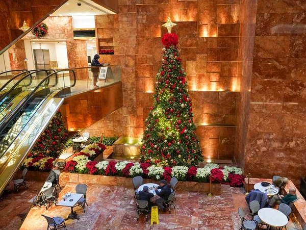 New York December 2021 Christmas Tree Trump Tower 5Th Avenue — Stockfoto