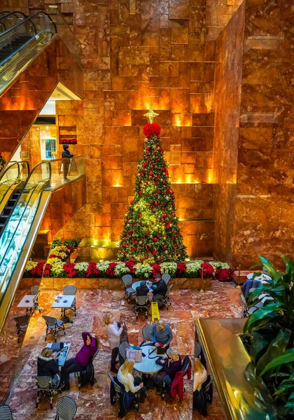 New York December 2021 Christmas Tree Trump Tower 5Th Avenue — Stock Photo, Image