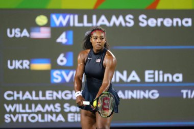 Rio De Janeiro, Brezilya - 9 Ağustos 2016: Olimpiyat Şampiyonu Serena Williams Amerika Birleşik Devletleri içinde hareket sırasında şarkıları yuvarlak üç Rio 2016 Olimpiyat Oyunları, Olympic Tennis Centre'maç