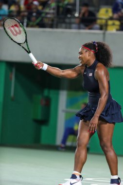 Rio De Janeiro, Brezilya - 9 Ağustos 2016: Olimpiyat Şampiyonu Serena Williams Amerika Birleşik Devletleri içinde hareket sırasında şarkıları yuvarlak üç Rio 2016 Olimpiyat Oyunları, Olympic Tennis Centre'maç