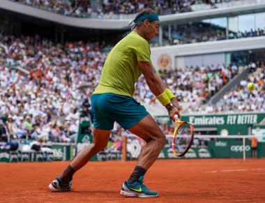 PARIS, FRANCE - 5 Haziran 2022: İspanya Grand Slam şampiyonu Rafael Nadal, 2022 'de Fransa' nın Paris kentinde Norveçli Casper Ruud 'a karşı oynadığı son maçta