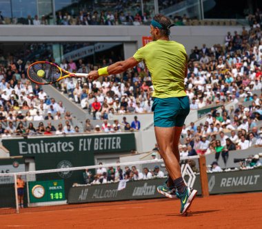 PARIS, FRANCE - 5 Haziran 2022: İspanya Grand Slam şampiyonu Rafael Nadal, 2022 'de Fransa' nın Paris kentinde Norveçli Casper Ruud 'a karşı oynadığı son maçta