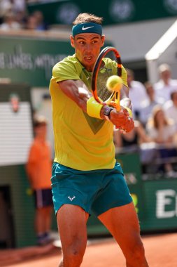 PARIS, FRANCE - 5 Haziran 2022: İspanya Grand Slam şampiyonu Rafael Nadal, 2022 'de Fransa' nın Paris kentinde Norveçli Casper Ruud 'a karşı oynadığı son maçta