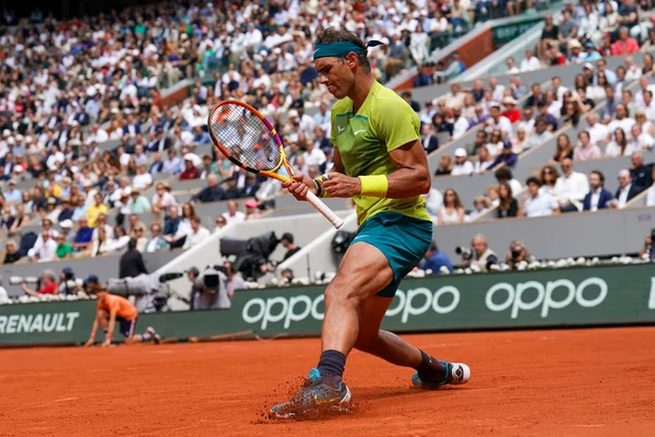 PARIS, FRANCE - 5 Haziran 2022: İspanya Grand Slam şampiyonu Rafael Nadal, 2022 'de Fransa' nın Paris kentinde Norveçli Casper Ruud 'a karşı oynadığı son maçta